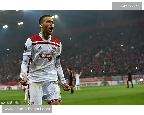 奥林匹亚科斯训练课上福图尼斯连续创造空间