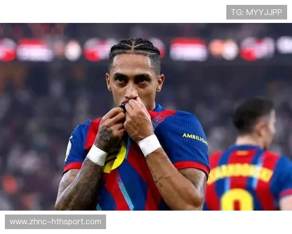 拉菲尼亚补射门前抢点巴萨完成绝杀